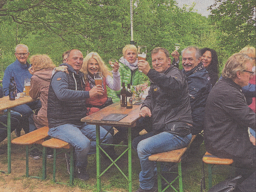 In bester Stimmung feierten die Wanderer und Gäste am Sonntag den beginnenden Frühling beim traditionellen Fest der Winkeler Carnevalisten auf der Honigwiese.