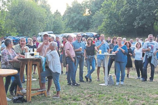 Die Gäste hatten riesigen Spaß an dem über dreistündigen Open Air-Konzert. Die Gäste hatten riesigen Spaß an dem über dreistündigen Open Air-Konzert.