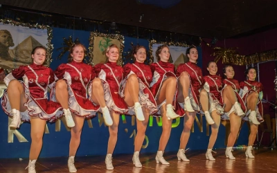 Ladies in Red 2009/2010